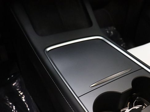 Used 2023 Tesla Model Y Performance image 43