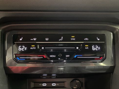 Used 2024 Volkswagen Tiguan Wolfsburg Edition image 27