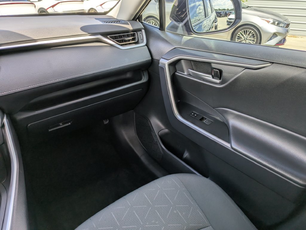 Used 2024 Toyota RAV4 XLE AWD/4WD image 18