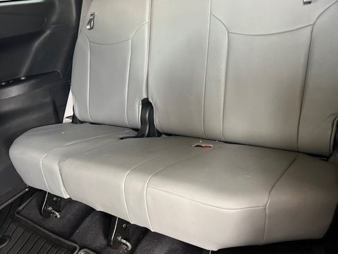 Certified 2025 Toyota Sienna XLE FWD image 15