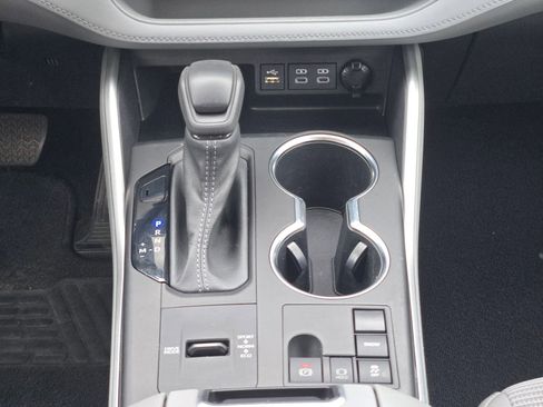 Used 2023 Toyota Highlander L image 18