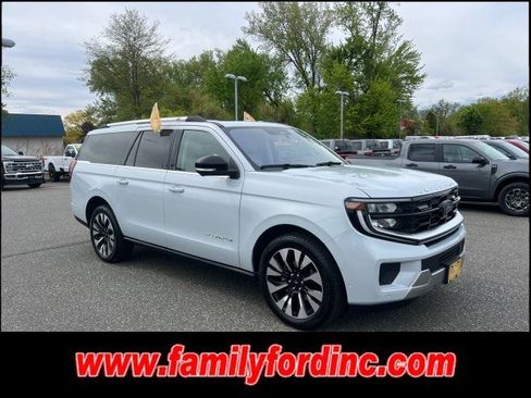 Used 2025 Ford Expedition Max Platinum w/ Driver's Package AWD/4WD image 1
