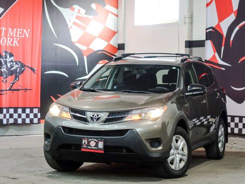 Used 2015 Toyota RAV4 LE AWD/4WD image 1