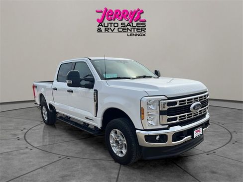 Used 2025 Ford F250 XLT w/ FX4 Off-Road Package image 19