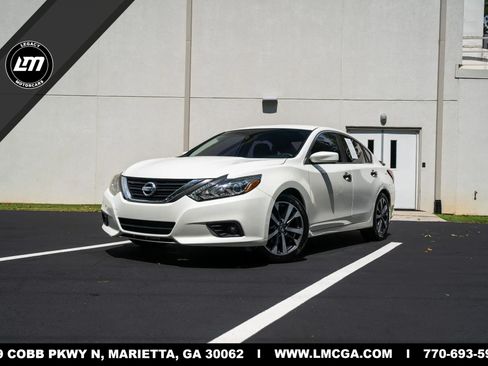 Used 2016 Nissan Altima 2.5 SR w/ LED Appearance Package FWD image 1