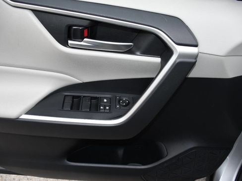 Used 2019 Toyota RAV4 XLE image 15