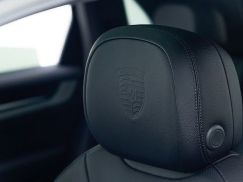 New 2026 Porsche Cayenne image 18