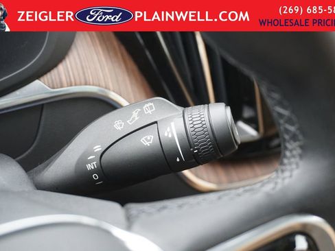 Used 2023 Volvo XC60 B5 Ultimate image 29