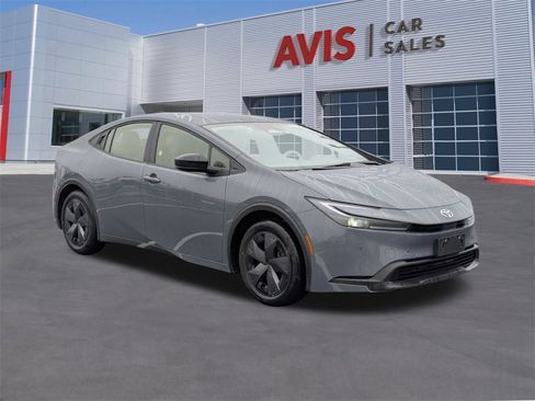 Used 2025 Toyota Prius LE image 9