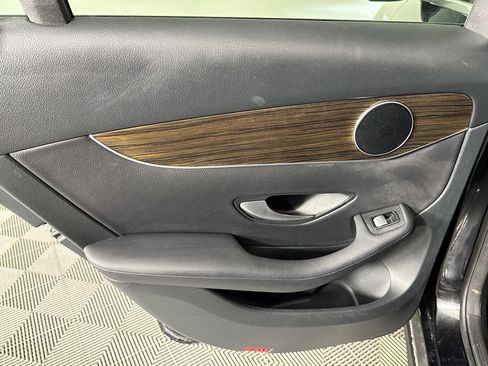 Used 2020 Mercedes-Benz GLC 300 image 24