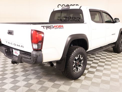 Used 2018 Toyota Tacoma TRD Off-Road AWD/4WD image 20