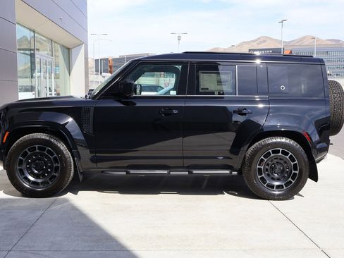 New 2026 Land Rover Defender 110 OCTA image 9