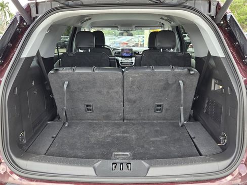 Used 2022 Ford Explorer XLT w/ Equipment Group 202A image 16