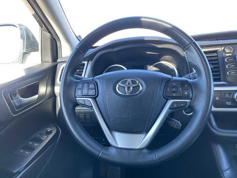 Used 2018 Toyota Highlander SE image 30