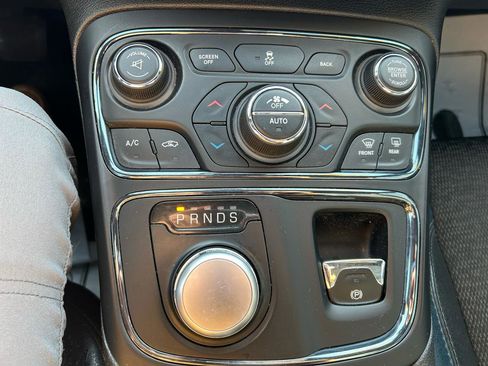 Used 2015 Chrysler 200 S w/ Comfort Group image 24