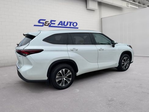 Used 2025 Toyota Highlander XLE AWD/4WD image 4
