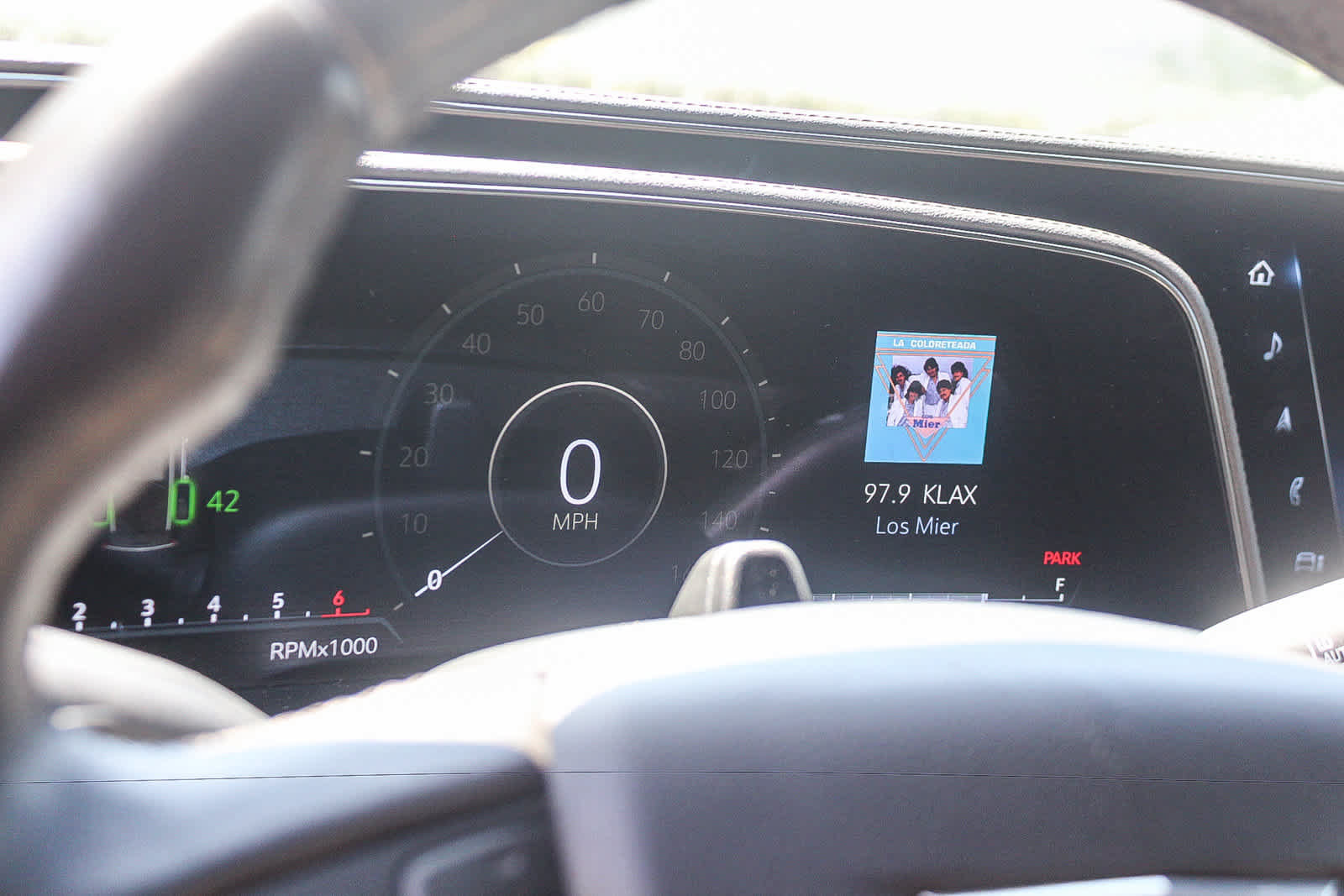 Used 2023 Cadillac Escalade Premium Luxury w/ Performance Package AWD/4WD image 27