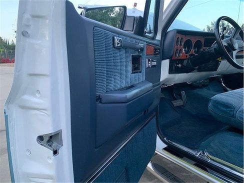 Used 1991 GMC Suburban 4WD image 34