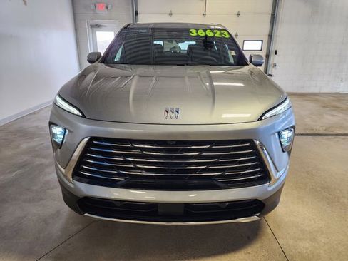 Certified 2025 Buick Enclave Preferred image 7