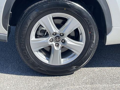 Used 2023 Toyota Highlander L FWD image 7