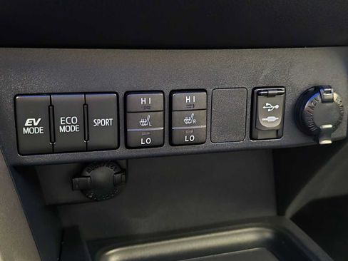 Used 2018 Toyota RAV4 Limited w/ Advanced Technology Package AWD/4WD image 14