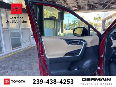 Used 2020 Toyota RAV4 Limited image 20