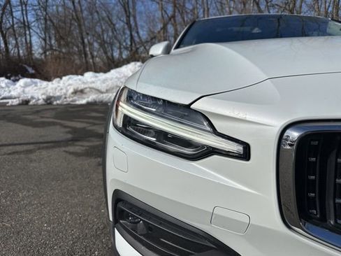 Certified 2025 Volvo V60 B5 Cross Country Plus image 12