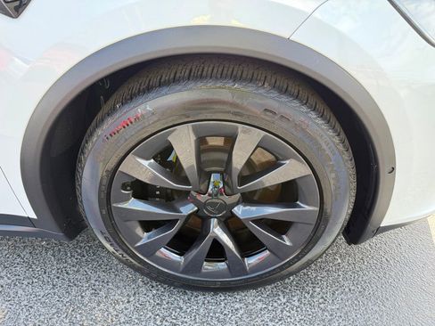 Used 2022 Tesla Model X image 38