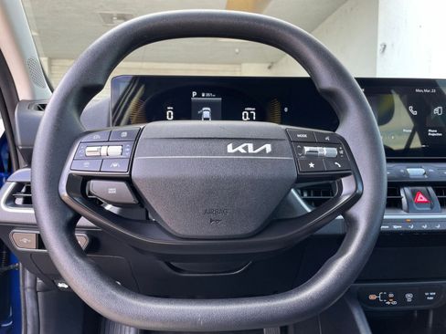 Used 2025 Kia K4 LXS image 28