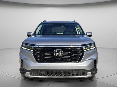 Used 2025 Honda Pilot Touring image 5