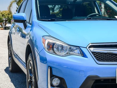 Used 2017 Subaru Crosstrek 2.0i Premium w/ Moonroof Package AWD/4WD image 4