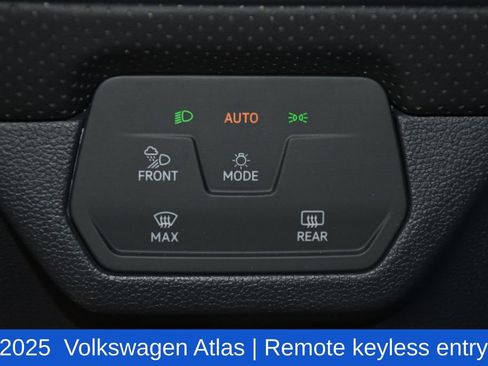Used 2025 Volkswagen Atlas SE FWD image 9