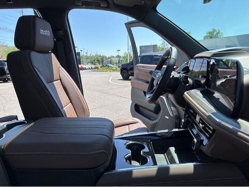 New 2026 Chevrolet Tahoe High Country AWD/4WD image 32