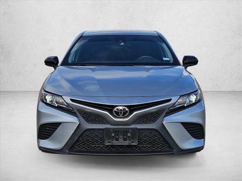 Used 2020 Toyota Camry SE FWD image 2