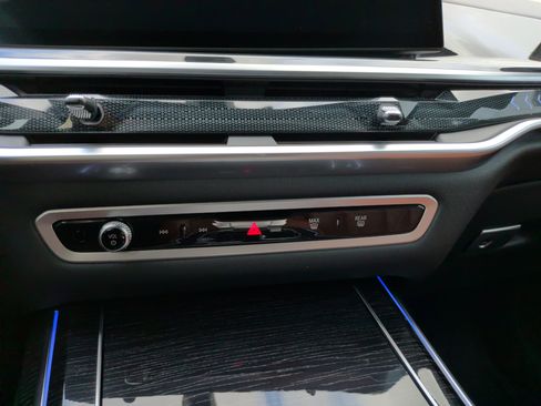 Certified 2024 BMW X7 xDrive40i w/ M Sport Package image 19