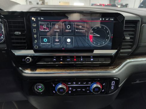 Used 2024 GMC Sierra 1500 SLE image 10