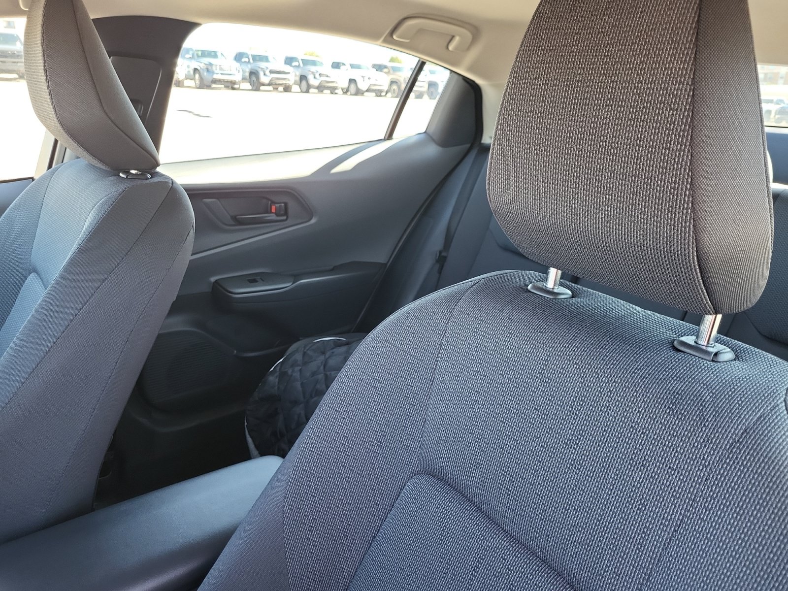 Used 2025 Toyota Prius LE FWD image 15