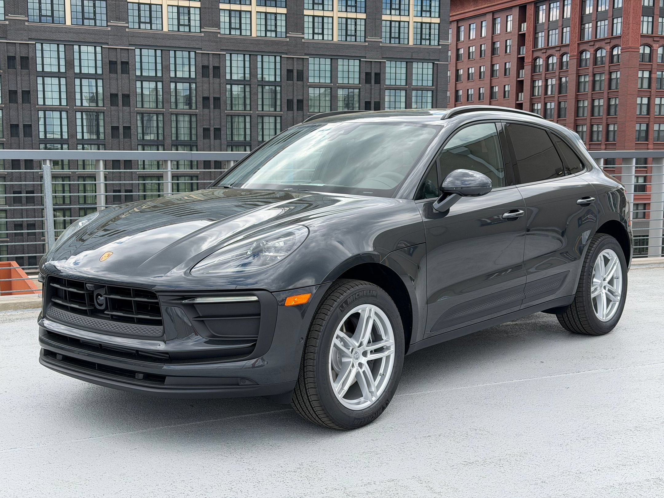 Certified 2026 Porsche Macan AWD/4WD image 1