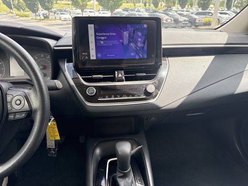 Used 2025 Toyota Corolla LE FWD image 22