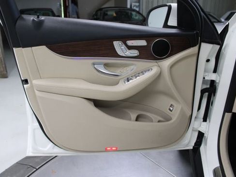 Used 2022 Mercedes-Benz GLC 300 w/ Premium Package Lite image 33