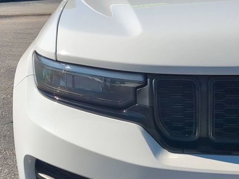 Used 2023 Jeep Grand Cherokee Altitude image 9