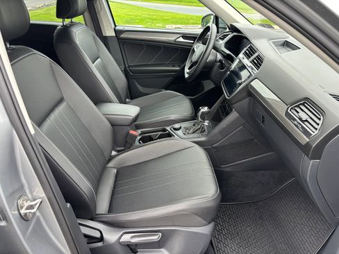 Used 2022 Volkswagen Tiguan SE AWD/4WD image 24