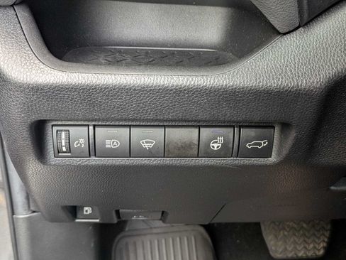 Used 2022 Toyota RAV4 XLE Premium AWD/4WD image 16