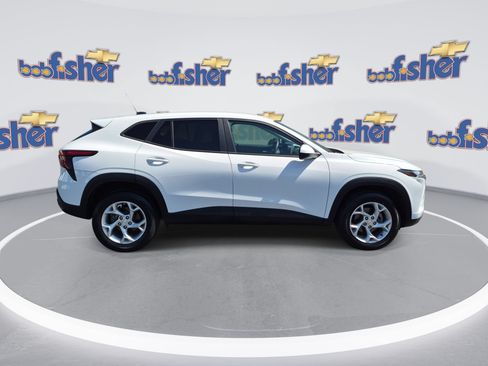Certified 2024 Chevrolet Trax LS w/ LS Convenience Package FWD image 2