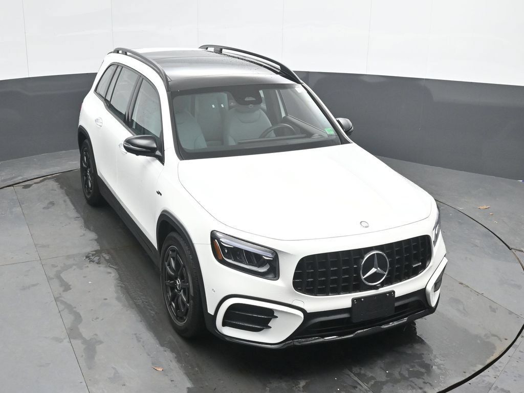 Used 2025 Mercedes-Benz GLB 35 AMG 4MATIC image 37