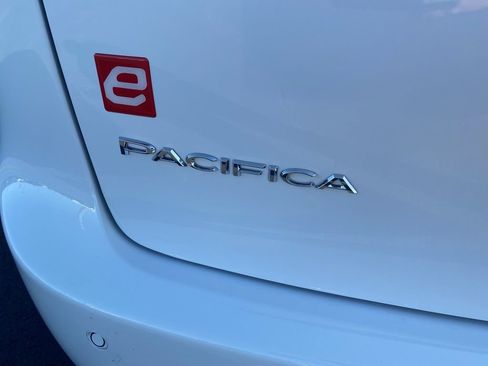 New 2026 Chrysler Pacifica Select image 40