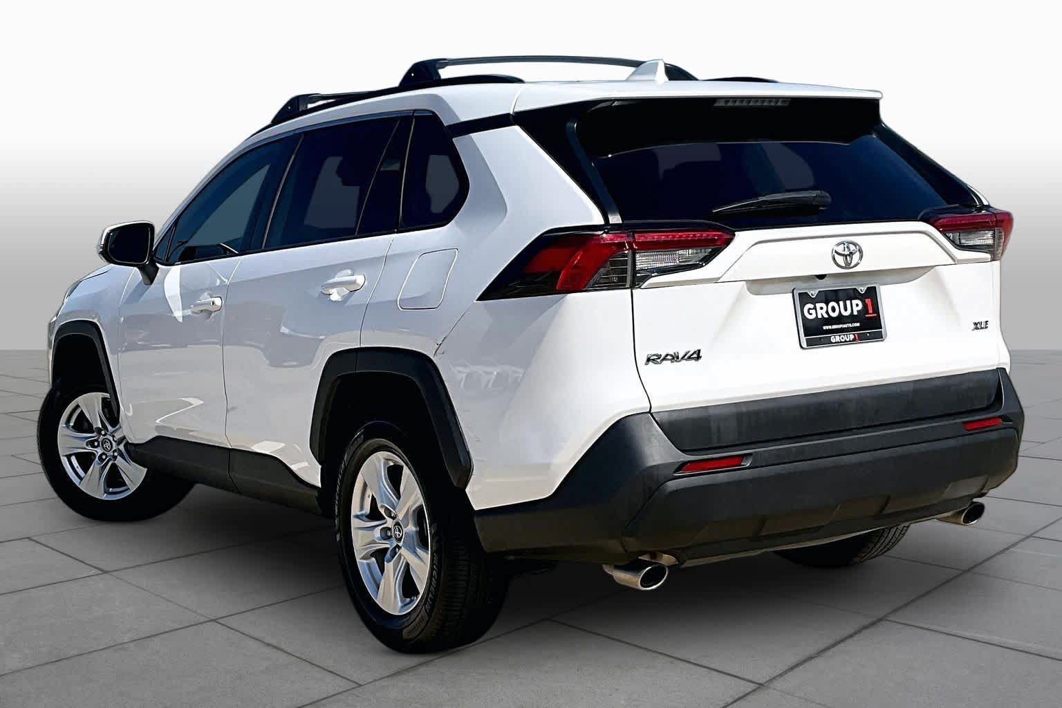 Used 2019 Toyota RAV4 XLE FWD image 12