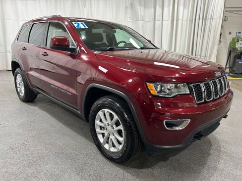 Used 2021 Jeep Grand Cherokee Laredo w/ Security & Convenience Group AWD/4WD image 2
