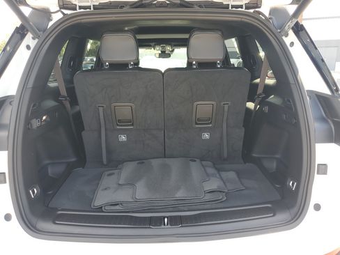 Used 2024 Jeep Grand Cherokee L Altitude RWD image 8