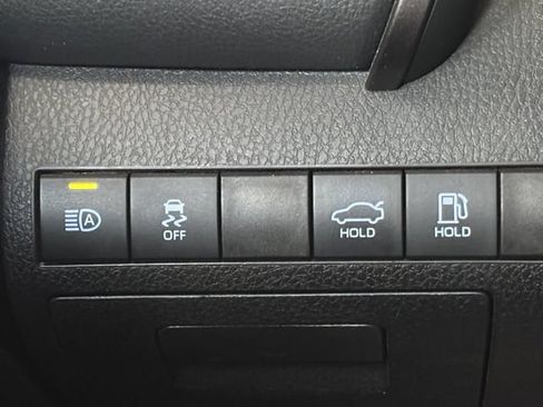 Used 2021 Toyota Camry SE FWD image 32